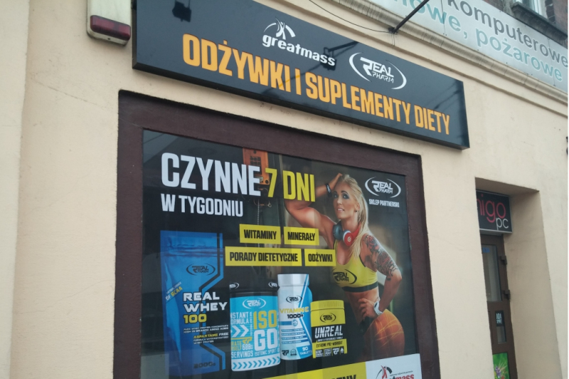 Kolejna reklama świetlna tym razem kaseton reklamowy z dibondu oraz wyklejenie witryny sklepu - realizacja Katowice