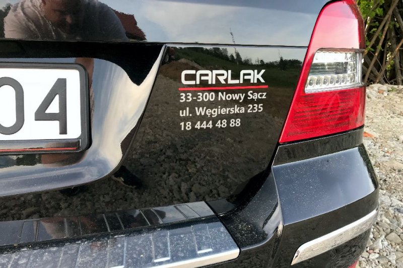 Oznakowanie samochodów zastępczych firmy Car Lak z Nowego Sącza – Mercedes GLK – realizacja Agencja reklamowa Gemini Group