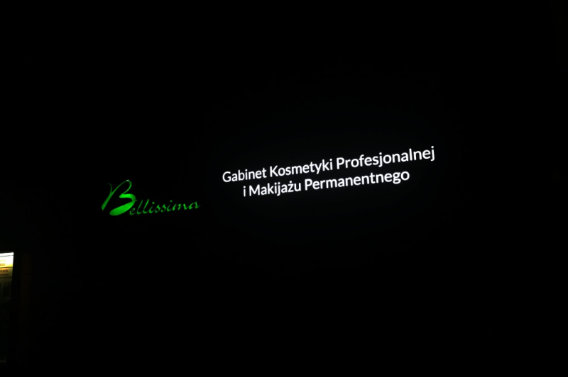 Kaseton frezowany z dibondu – kasetony reklamowe  - realizacja Grybów producent reklam Gemini Group