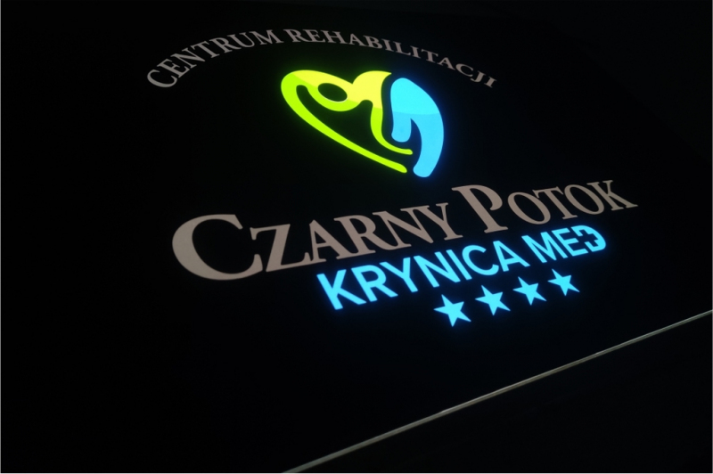 Kaseton reklamowy z plexy daynight - Hotel Czarny Potok
