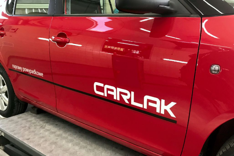 Oznakowanie samochodów zastępczych firmy Car Lak z Nowego Sącza – Skoda Fabia – realizacja Agencja reklamowa Gemini Group